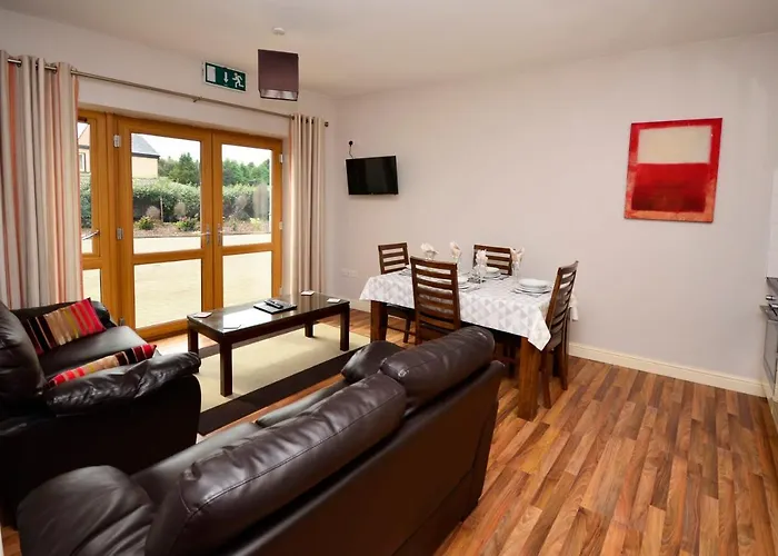 Апартаменты 702 *